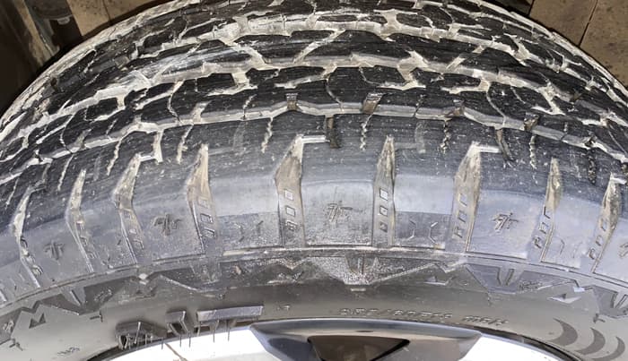 2025 Mahindra Thar Roxx  AX7 L Petrol AT 2WD, Petrol, Automatic, 29,898 km, Left Front Tyre Tread
