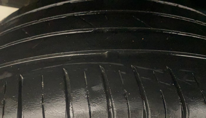 2021 Nissan MAGNITE XL, Petrol, Manual, 45,481 km, Right Rear Tyre Tread