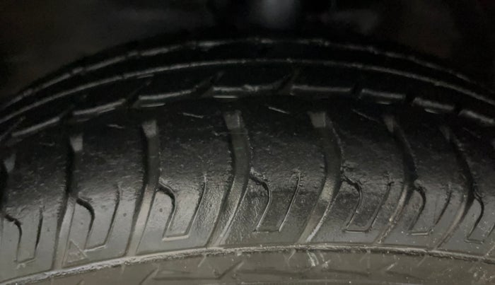2015 Maruti Wagon R 1.0 VXI, Petrol, Manual, 28,879 km, Left Front Tyre Tread