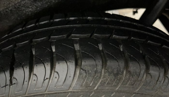 2015 Maruti Wagon R 1.0 VXI, Petrol, Manual, 28,879 km, Left Rear Tyre Tread