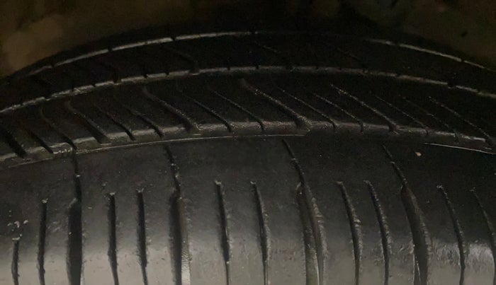 2014 Maruti Swift Dzire VXI, Petrol, Manual, 68,309 km, Right Front Tyre Tread