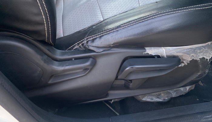 2023 Tata Tiago XT CNG, CNG, Manual, 71,795 km, Driver Side Adjustment Panel