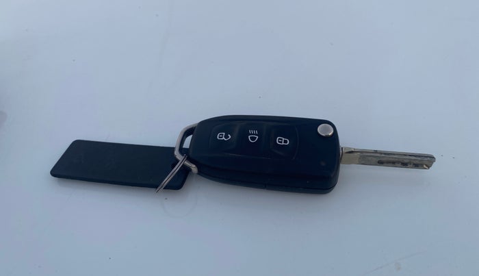 2023 Tata Tiago XT CNG, CNG, Manual, 71,795 km, Key Close Up