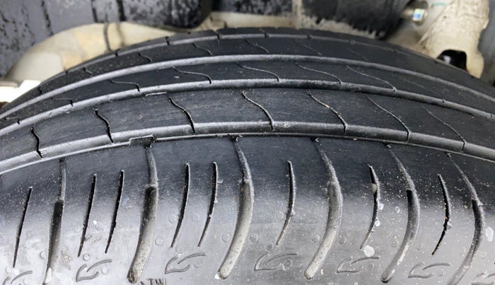 2020 Mahindra XUV300 1.2 W6 MT, Petrol, Manual, 18,028 km, Right Rear Tyre Tread