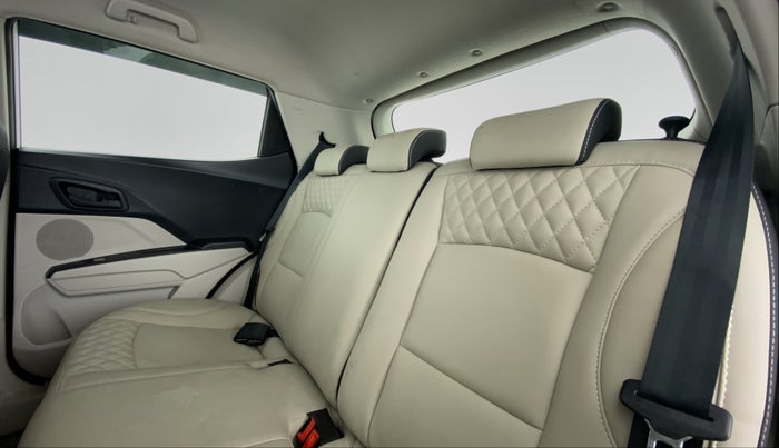2020 Mahindra XUV300 1.2 W6 MT, Petrol, Manual, 18,028 km, Right Side Rear Door Cabin