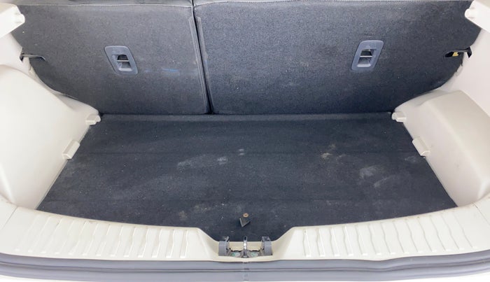2020 Mahindra XUV300 1.2 W6 MT, Petrol, Manual, 18,028 km, Boot Inside