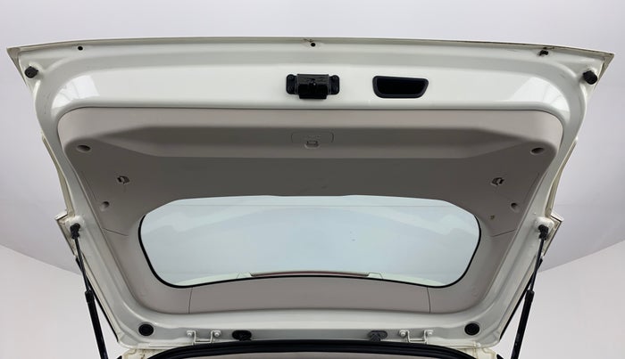 2020 Mahindra XUV300 1.2 W6 MT, Petrol, Manual, 18,028 km, Boot Door Open