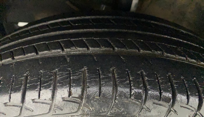 2017 Maruti Baleno DELTA PETROL 1.2, Petrol, Manual, 39,033 km, Left Front Tyre Tread