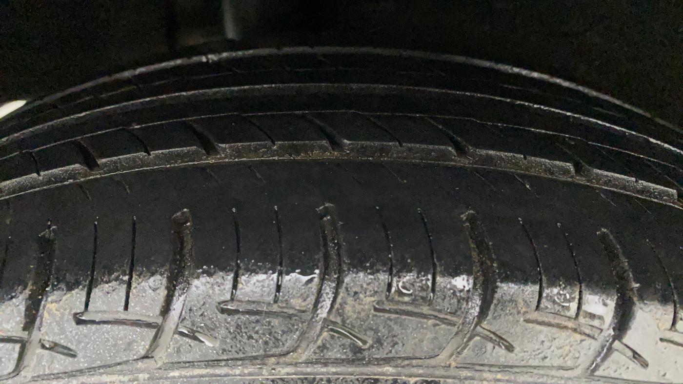 2017 Maruti Baleno DELTA PETROL 1.2, Petrol, Manual, 39,033 km, Right Rear Tyre Tread