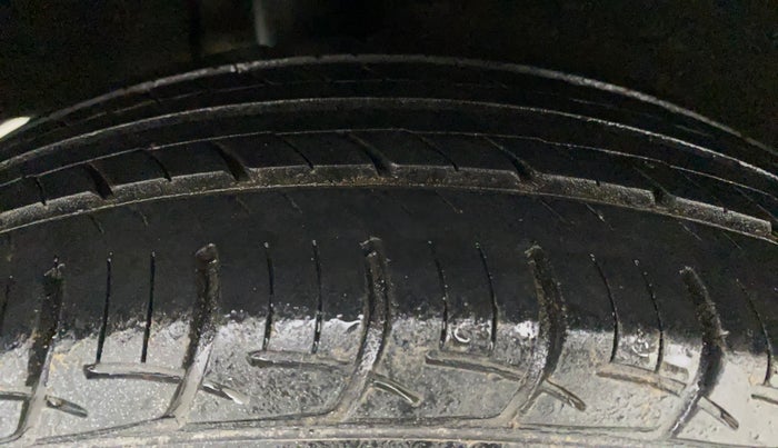 2017 Maruti Baleno DELTA PETROL 1.2, Petrol, Manual, 39,033 km, Right Rear Tyre Tread