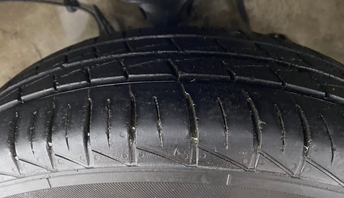 2022 Maruti Alto LXI CNG (O), CNG, Manual, 22,067 km, Left Front Tyre Tread