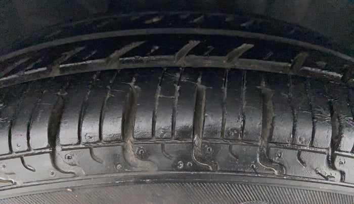 2017 Datsun Redi Go T (O), Petrol, Manual, 14,240 km, Right Front Tyre Tread