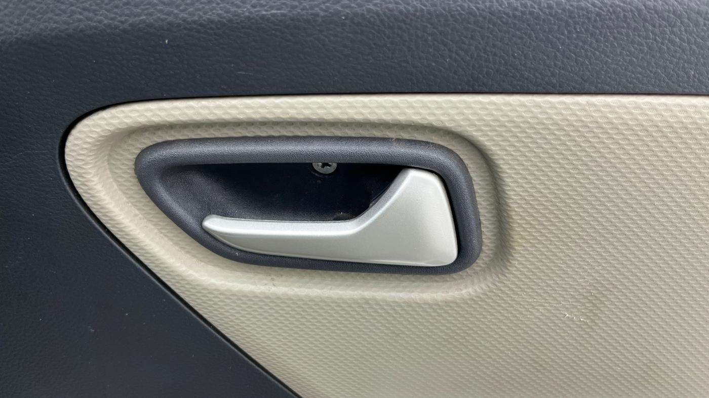 2017 Maruti Alto K10 VXI, Petrol, Manual, 1,00,893 km, Driver Side Door Panels Control