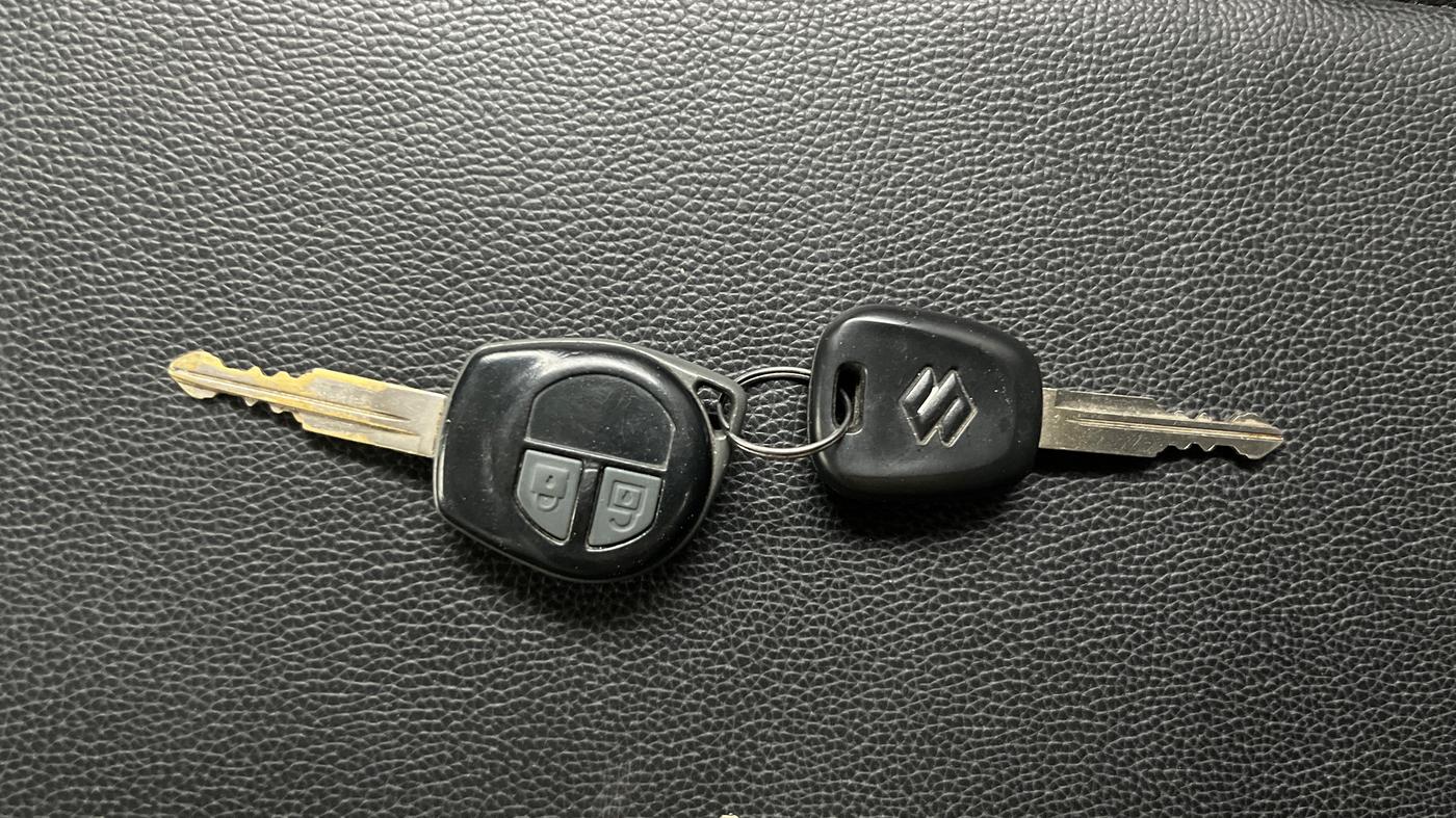 2017 Maruti Alto K10 VXI, Petrol, Manual, 1,00,893 km, Key Close Up