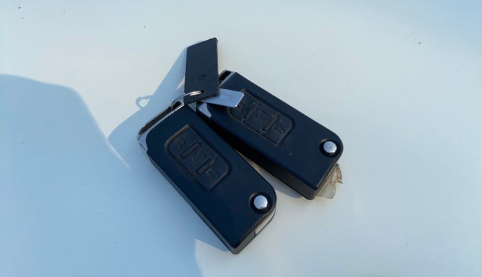 2015 Mahindra XUV500 W8, Diesel, Manual, 77,616 km, Key Close Up