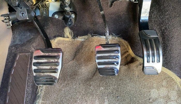 2015 Mahindra XUV500 W8, Diesel, Manual, 77,616 km, Pedals