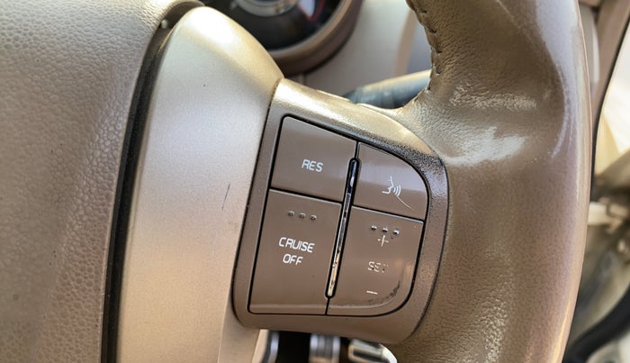 2015 Mahindra XUV500 W8, Diesel, Manual, 77,616 km, Adaptive Cruise Control