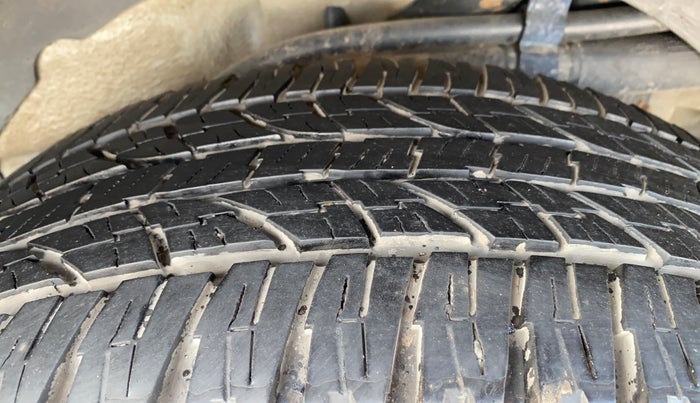 2015 Mahindra XUV500 W8, Diesel, Manual, 77,616 km, Left Rear Tyre Tread