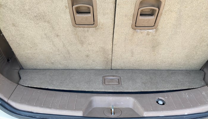 2015 Mahindra XUV500 W8, Diesel, Manual, 77,616 km, Boot Inside