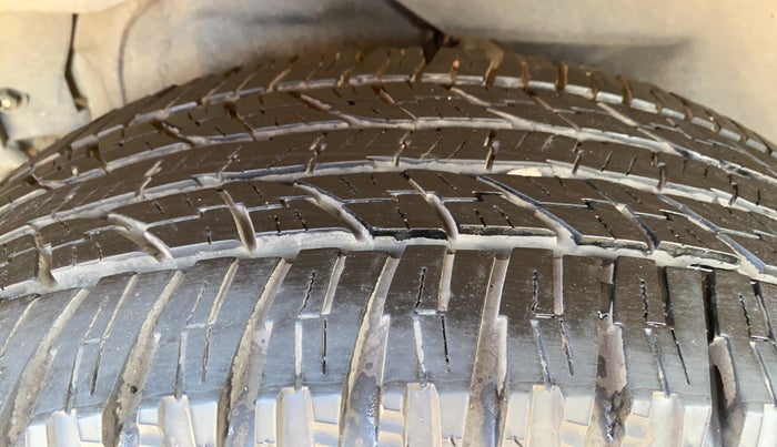 2015 Mahindra XUV500 W8, Diesel, Manual, 77,616 km, Right Rear Tyre Tread