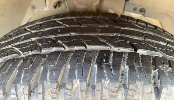 2015 Mahindra XUV500 W8, Diesel, Manual, 77,616 km, Right Front Tyre Tread