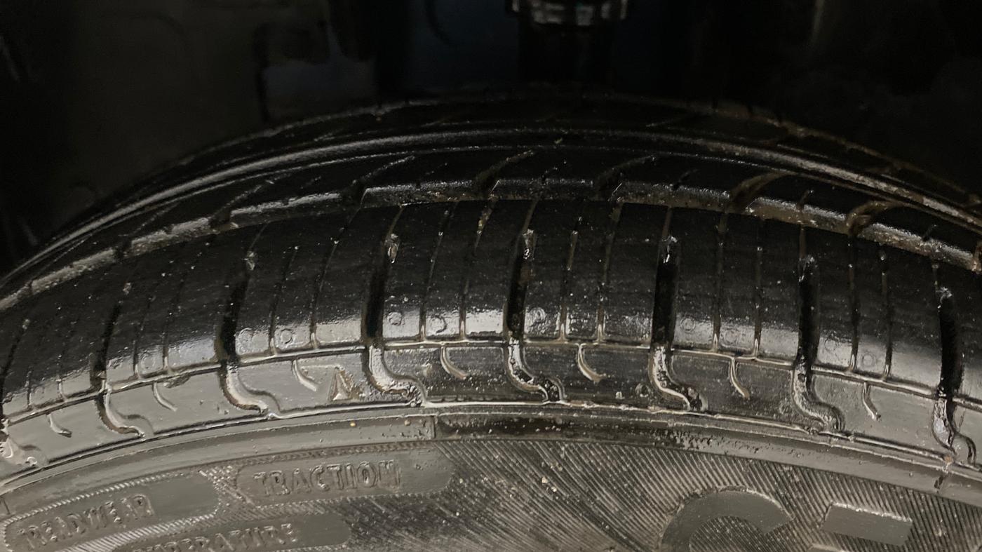 2022 Renault Kwid CLIMBER 1.0 AMT (O), Petrol, Automatic, 25,816 km, Left Front Tyre Tread
