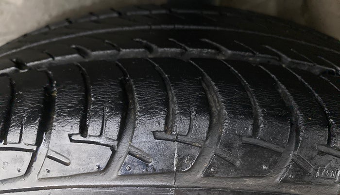 2016 Maruti Celerio ZXI, Petrol, Manual, 86,819 km, Left Rear Tyre Tread