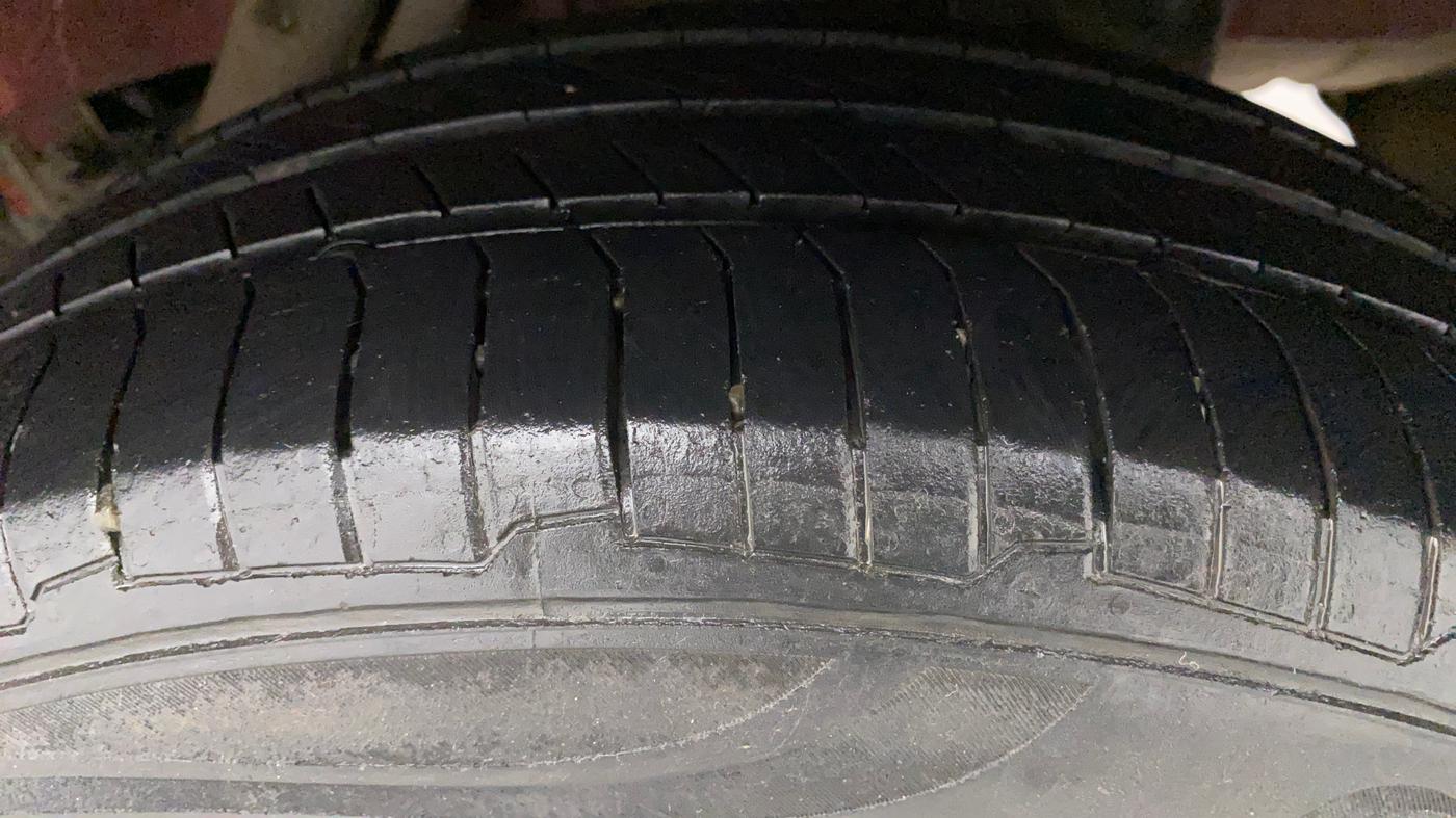 2017 Mahindra Kuv100 K8 6 STR, Petrol, Manual, 81,576 km, Left Rear Tyre Tread