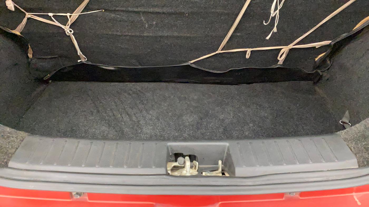 2017 Mahindra Kuv100 K8 6 STR, Petrol, Manual, 81,576 km, Boot Inside