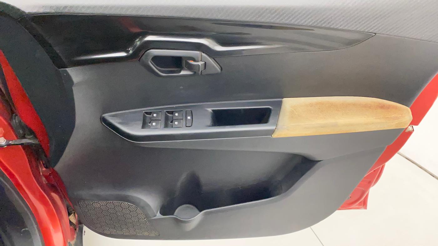 2017 Mahindra Kuv100 K8 6 STR, Petrol, Manual, 81,576 km, Driver Side Door Panels Control