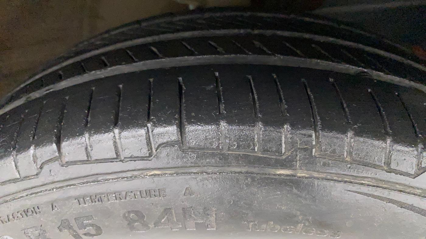 2017 Mahindra Kuv100 K8 6 STR, Petrol, Manual, 81,576 km, Right Front Tyre Tread