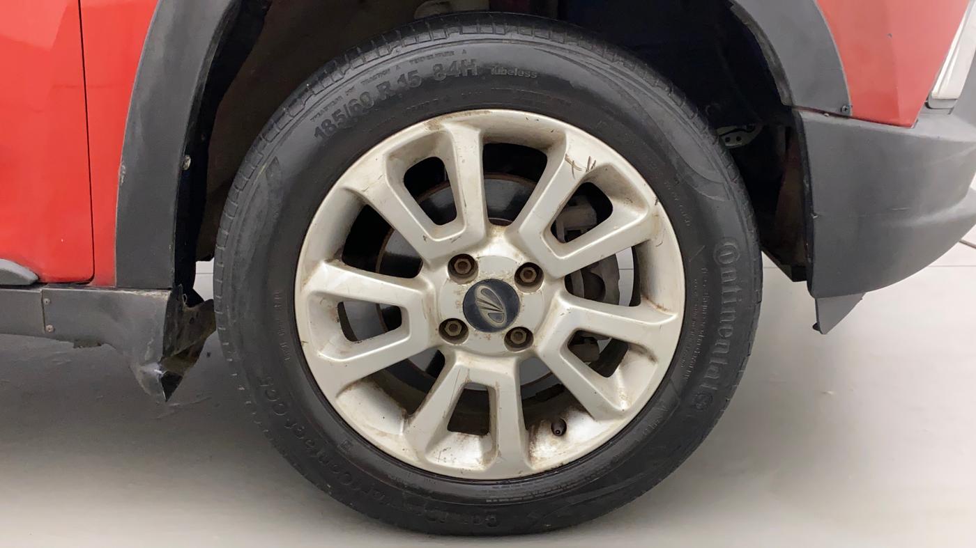 2017 Mahindra Kuv100 K8 6 STR, Petrol, Manual, 81,576 km, Right Front Wheel