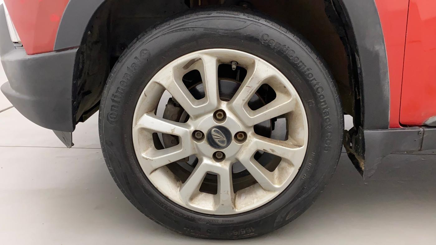 2017 Mahindra Kuv100 K8 6 STR, Petrol, Manual, 81,576 km, Left Front Wheel