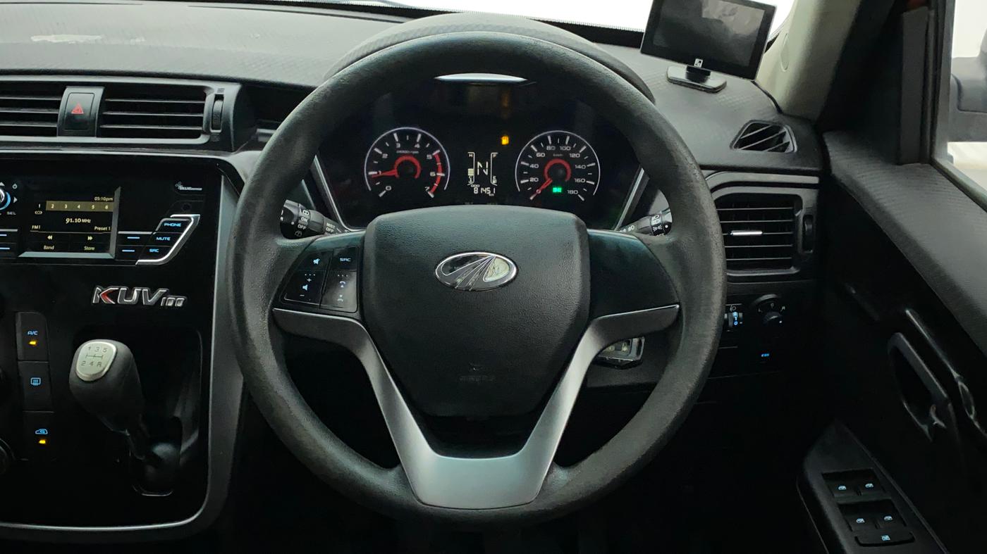2017 Mahindra Kuv100 K8 6 STR, Petrol, Manual, 81,576 km, Steering Wheel Close Up