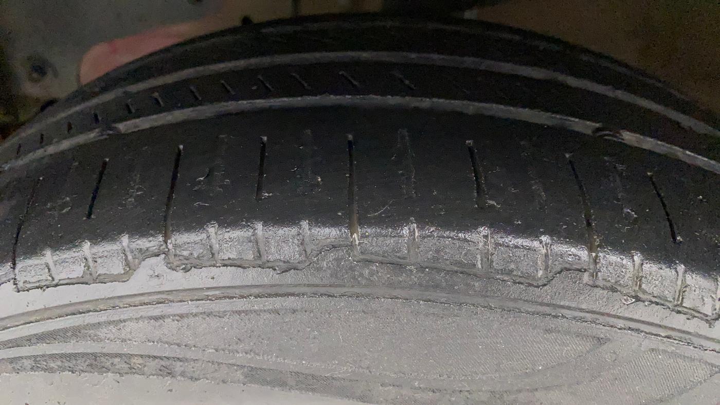 2017 Mahindra Kuv100 K8 6 STR, Petrol, Manual, 81,576 km, Left Front Tyre Tread