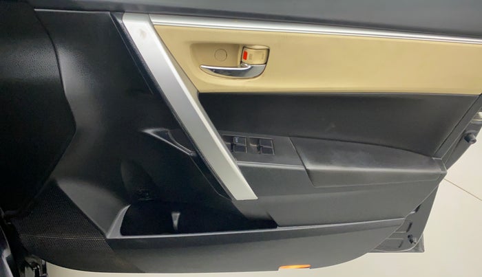 2018 Toyota Corolla Altis GL PETROL, Petrol, Manual, 79,045 km, Driver Side Door Panels Control