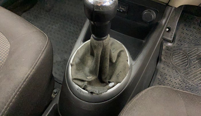 2013 Hyundai i20 ASTA 1.2, Petrol, Manual, 87,048 km, Gear lever - Boot cover slightly torn