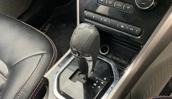 2019 Tata NEXON XZA PLUS DIESEL, Diesel, Automatic, 60,079 km, Gear lever - Knob cover torn