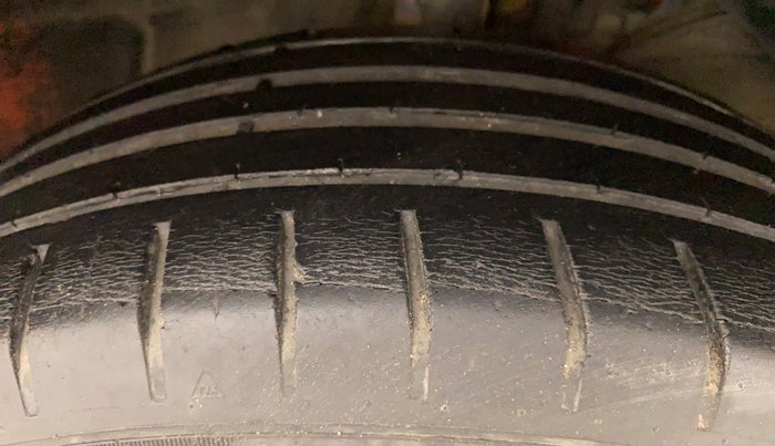 2016 Maruti Baleno ZETA PETROL 1.2, Petrol, Manual, 58,163 km, Right Front Tyre Tread