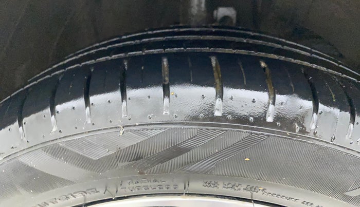 2023 Maruti Baleno ALPHA 1.2 AGS, Petrol, Automatic, 24,671 km, Right Front Tyre Tread