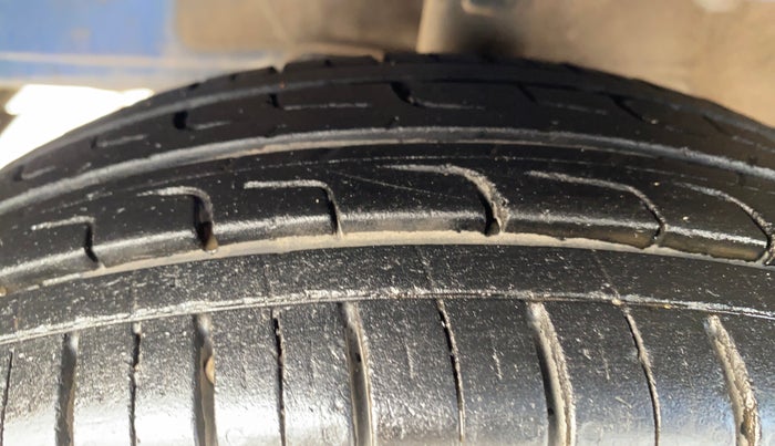 2017 Hyundai Eon ERA +, Petrol, Manual, 71,675 km, Left Front Tyre Tread