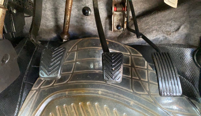 2017 Hyundai Eon ERA +, Petrol, Manual, 71,675 km, Pedals