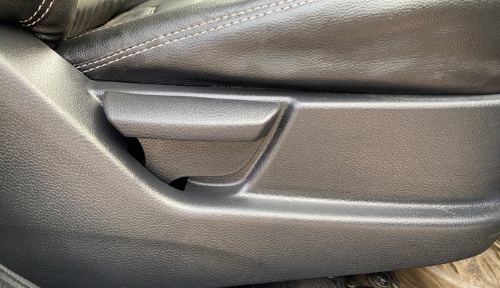 2017 Hyundai Eon ERA +, Petrol, Manual, 71,675 km, Driver Side Adjustment Panel