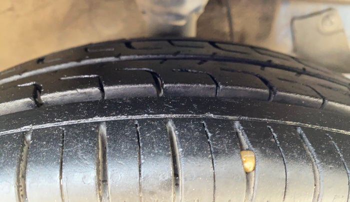 2017 Hyundai Eon ERA +, Petrol, Manual, 71,675 km, Right Front Tyre Tread