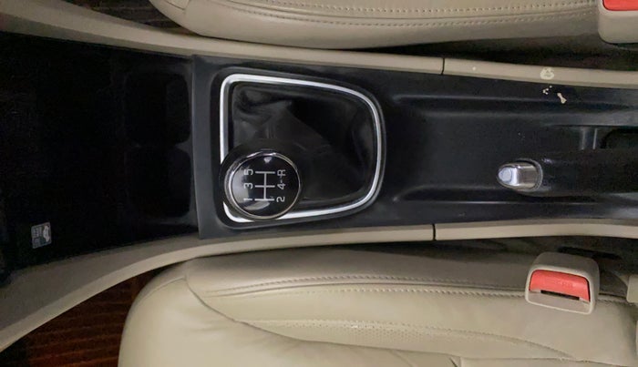 2022 Maruti Ciaz ALPHA 1.5 SHVS PETROL, Petrol, Manual, 86,158 km, Gear Lever