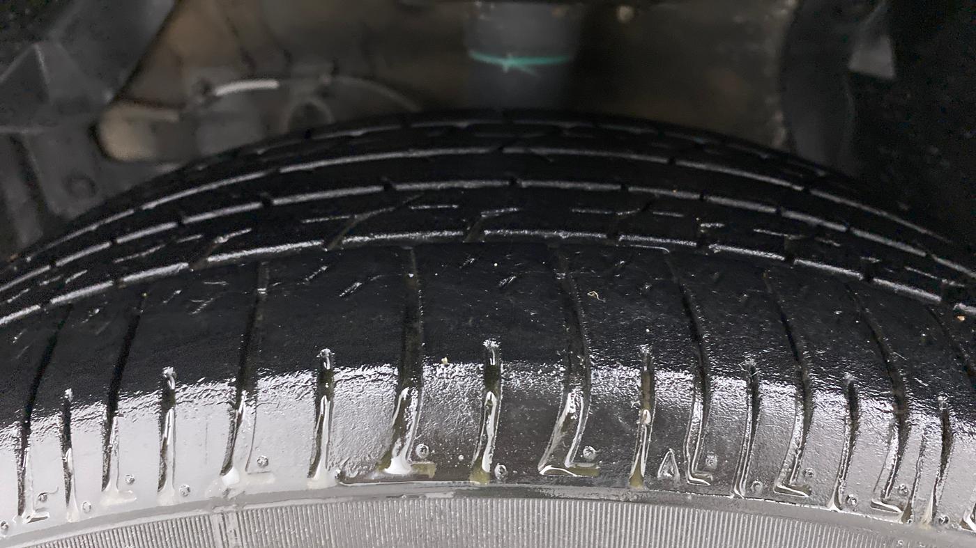 2019 Maruti Vitara Brezza VDI, Diesel, Manual, 1,09,271 km, Left Front Tyre Tread