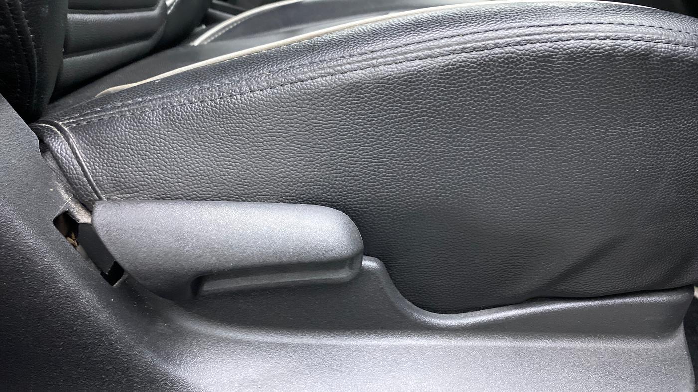 2019 Maruti Vitara Brezza VDI, Diesel, Manual, 1,09,271 km, Driver Side Adjustment Panel