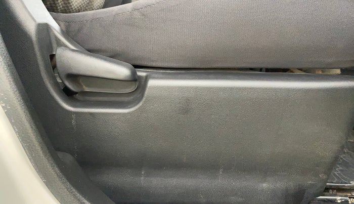 2013 Maruti Wagon R 1.0 LXI CNG, CNG, Manual, 60,983 km, Driver Side Adjustment Panel