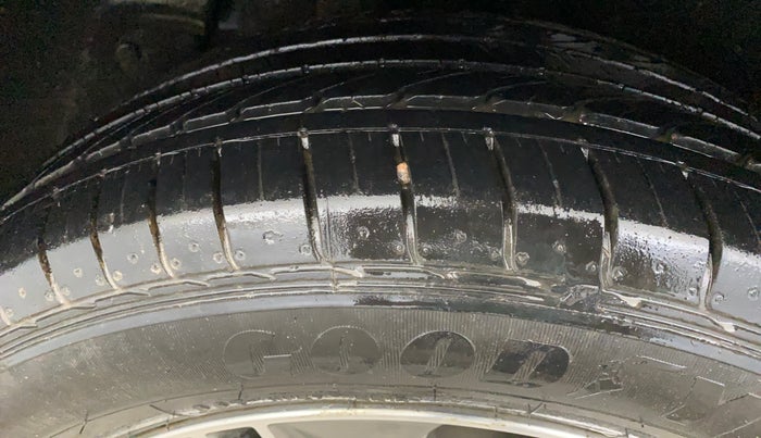 2017 Hyundai Creta SX PLUS AT 1.6 PETROL, Petrol, Automatic, 92,629 km, Right Rear Tyre Tread