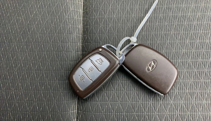 2017 Hyundai Creta SX PLUS AT 1.6 PETROL, Petrol, Automatic, 92,629 km, Key Close Up